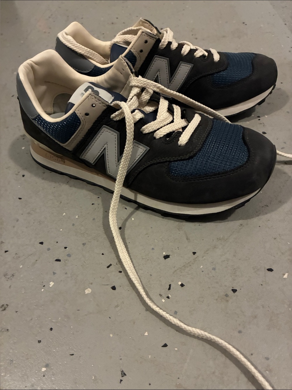 New Balance Men’s Navy, Black and Cream Retro Runner Sneakers